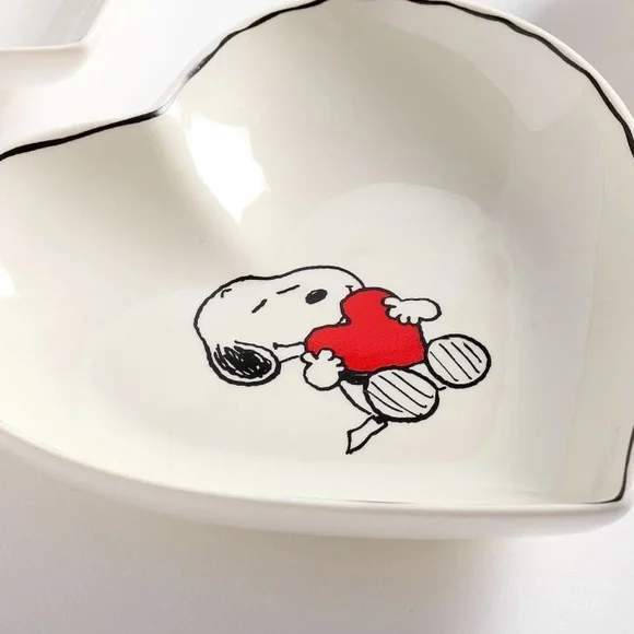 ❤️ NIB- Peanuts Snoopy Stoneware Plates- Set of 4- Pottery Barn - Picture 2 of 5